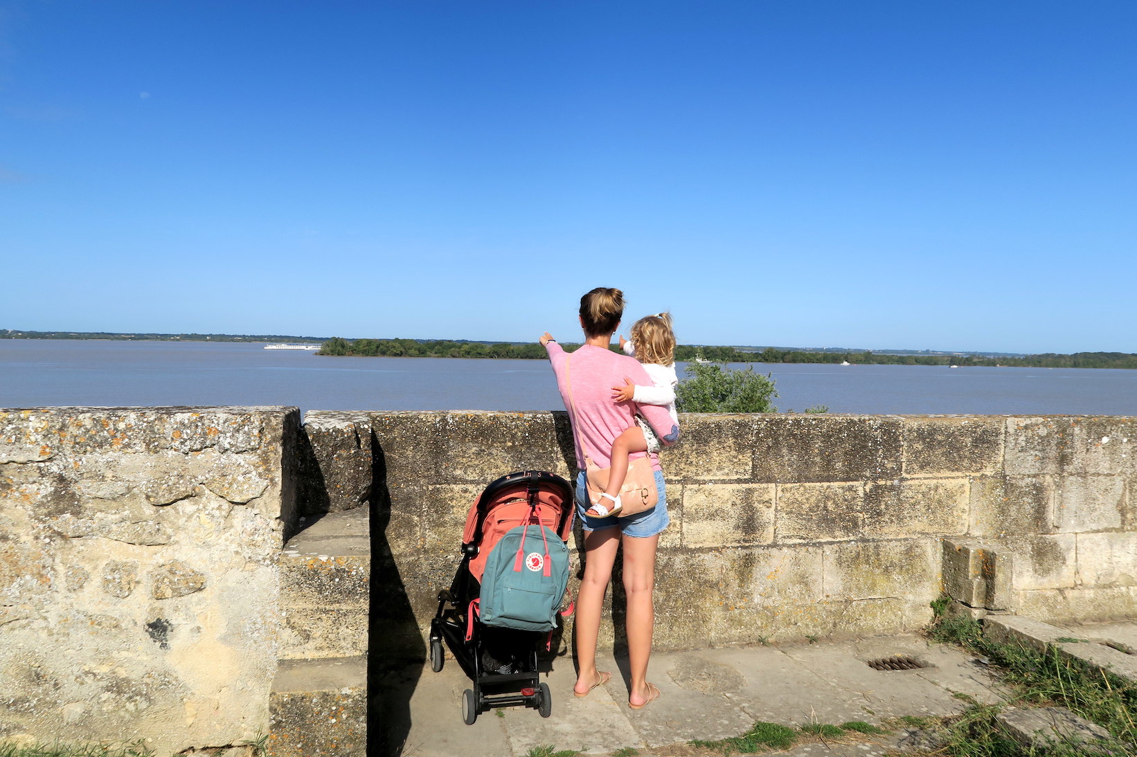 Vacances : comment gérer le mal des transports de mon enfant ?