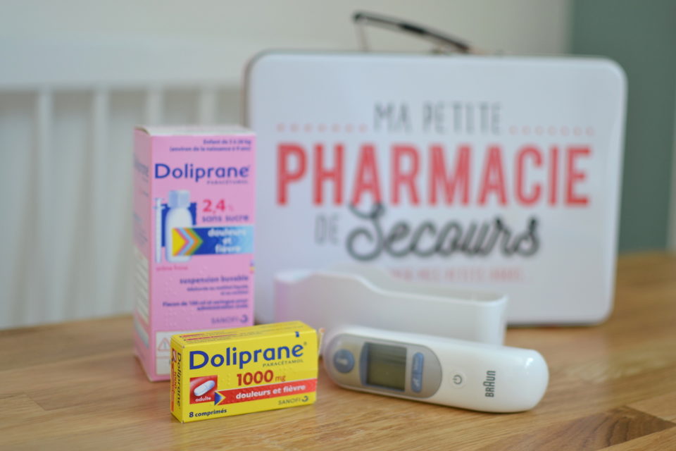 trousse-pharmacie-voyage-fievre-douleur